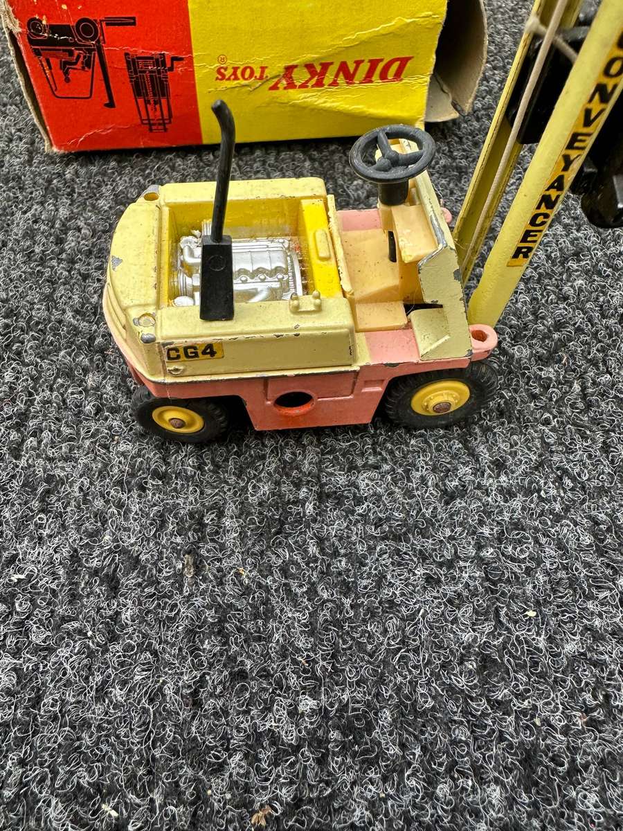 DINKY TOYS
