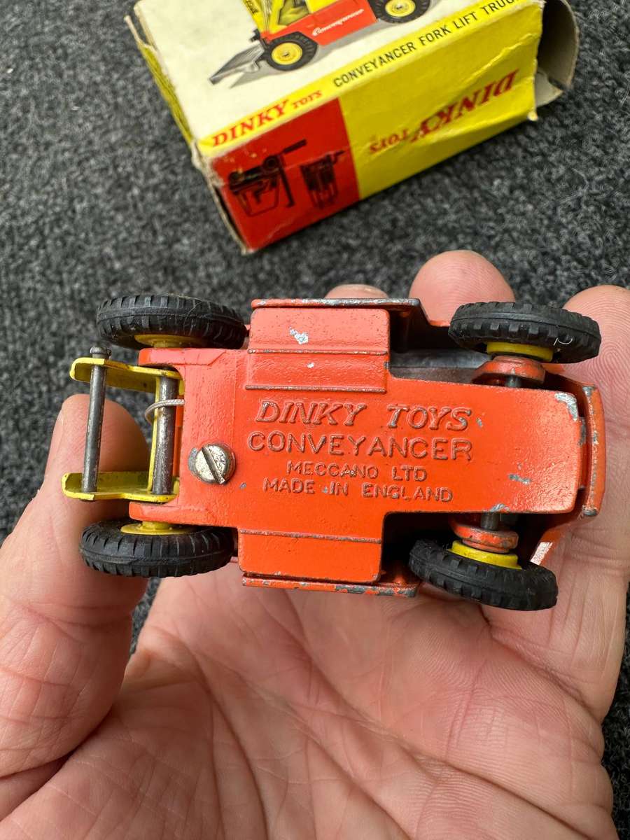 DINKY TOYS