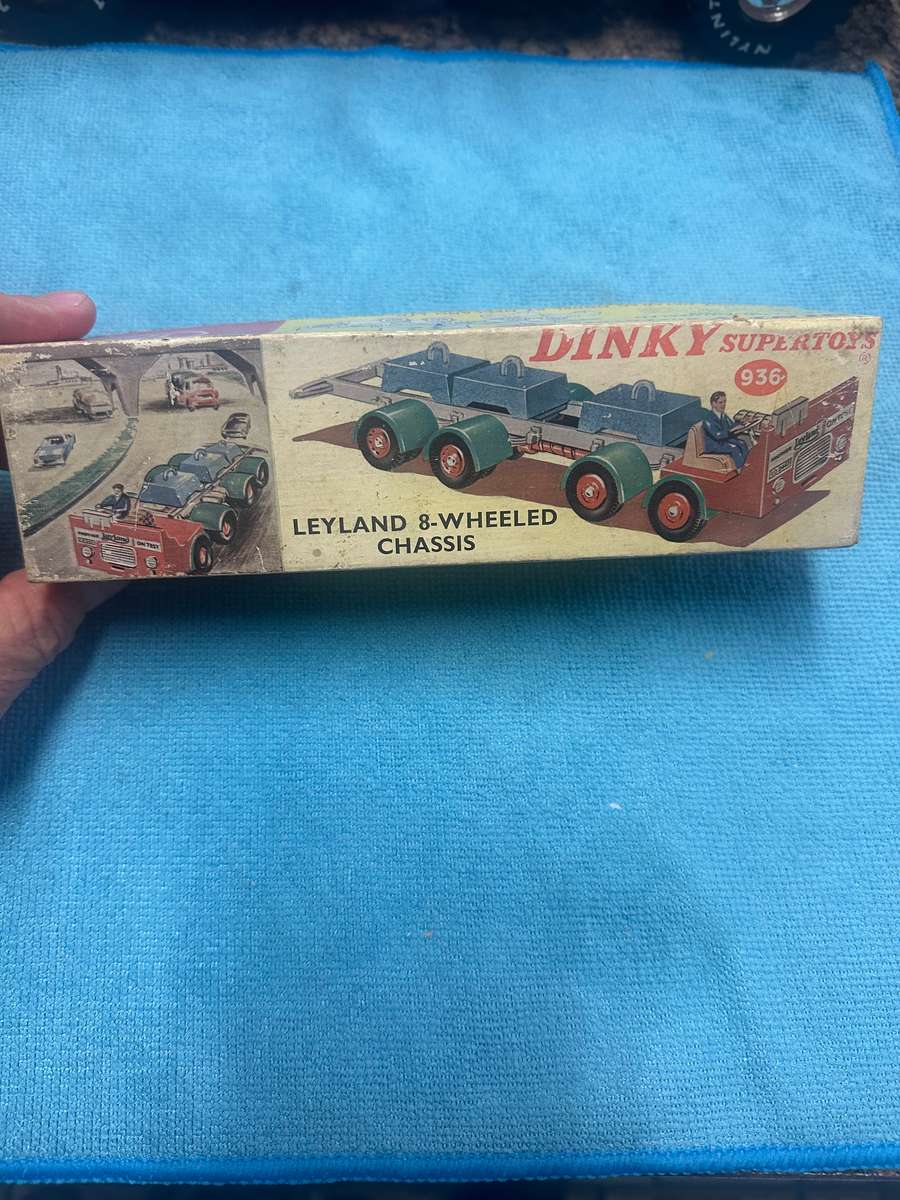 DINKY TOYS