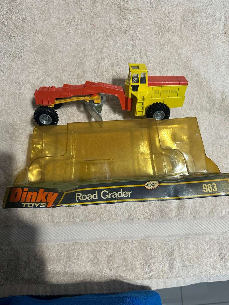 DINKY TOYS