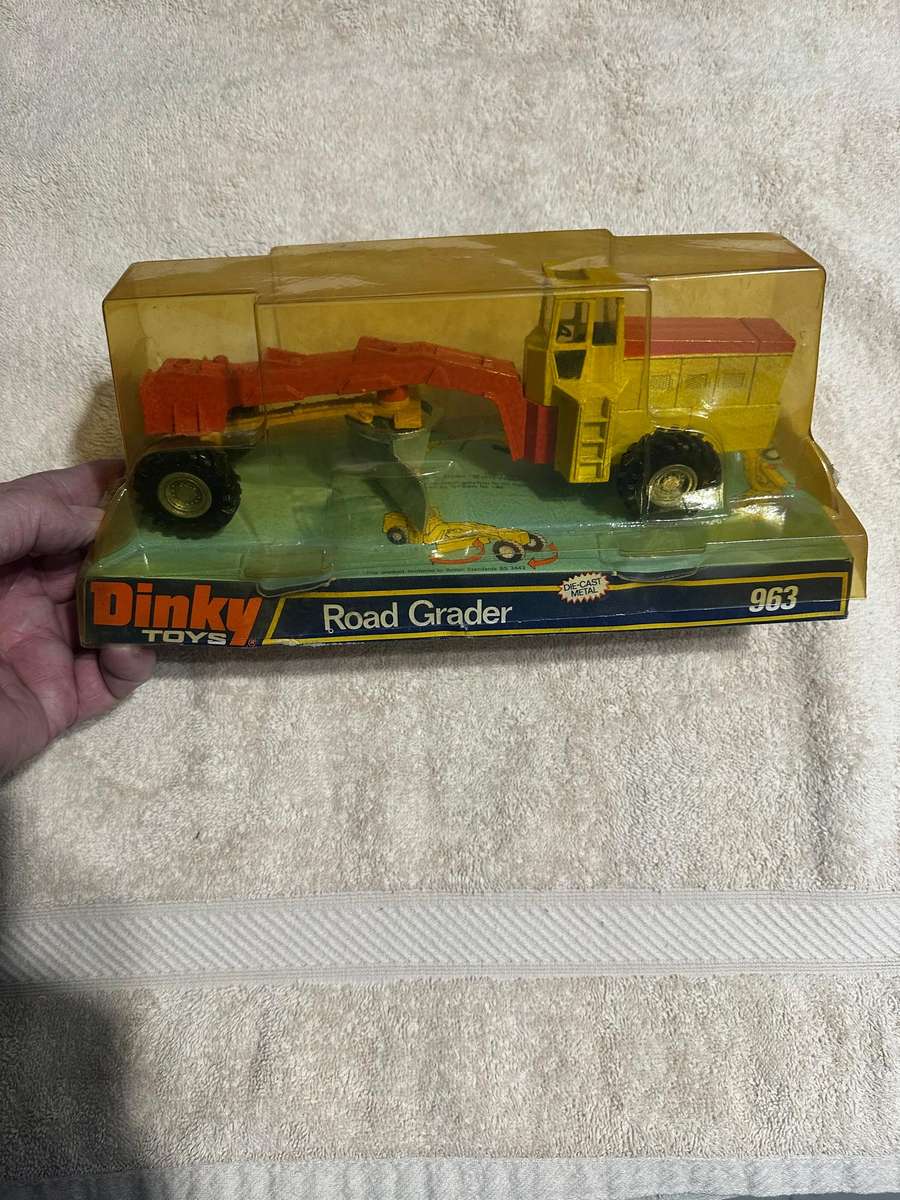 DINKY TOYS