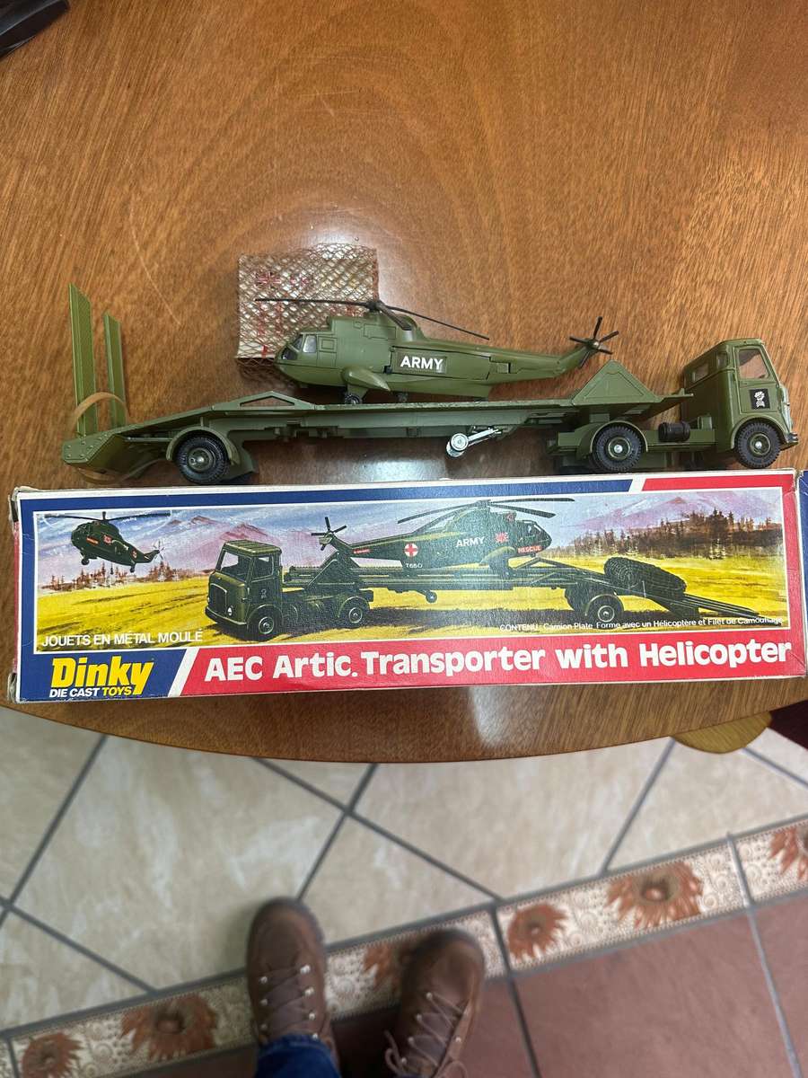 Lot De 4 Miniatures Dinky Toys Et Supertoys - Berliet, Coles, Bulldozer, BMW - 1/43 Zamak