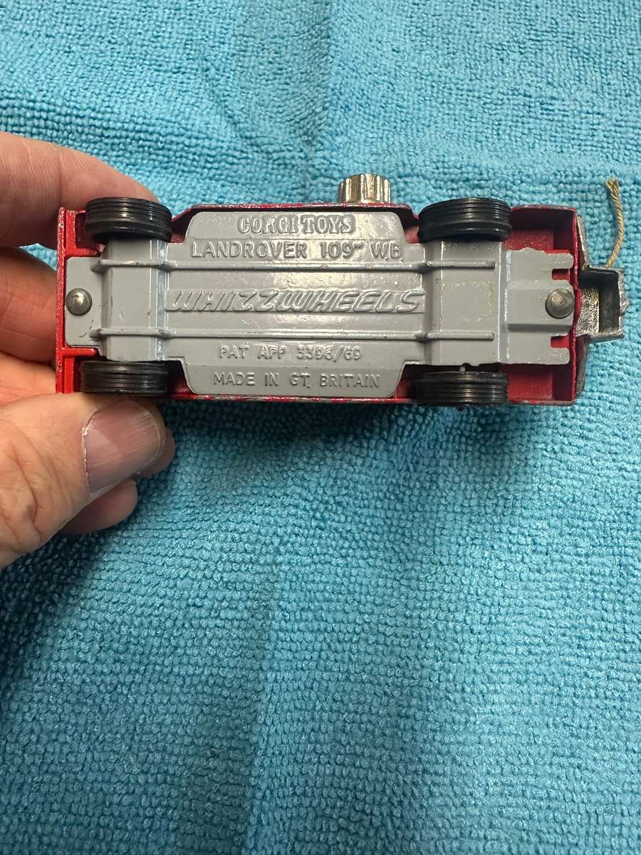 CORGI TOYS LAND ROVER