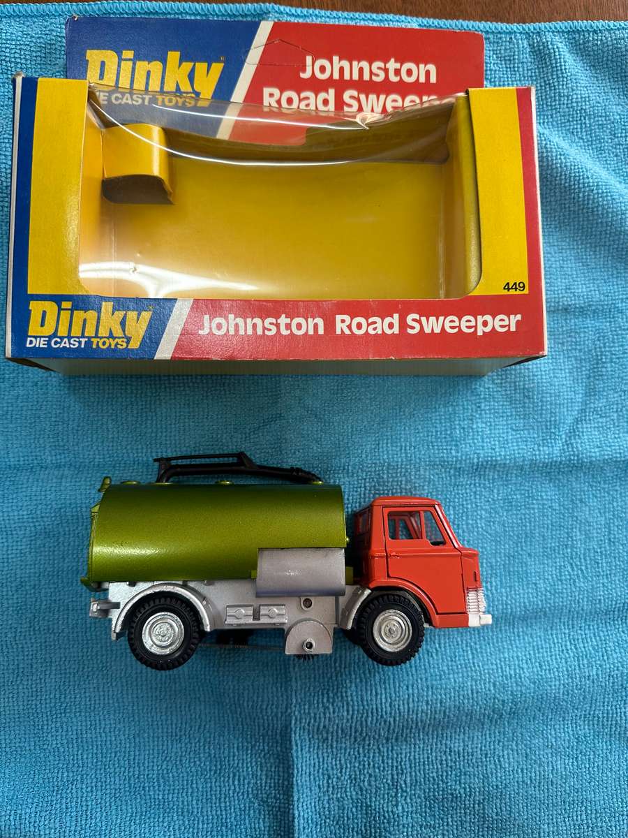 DINKY TOYS