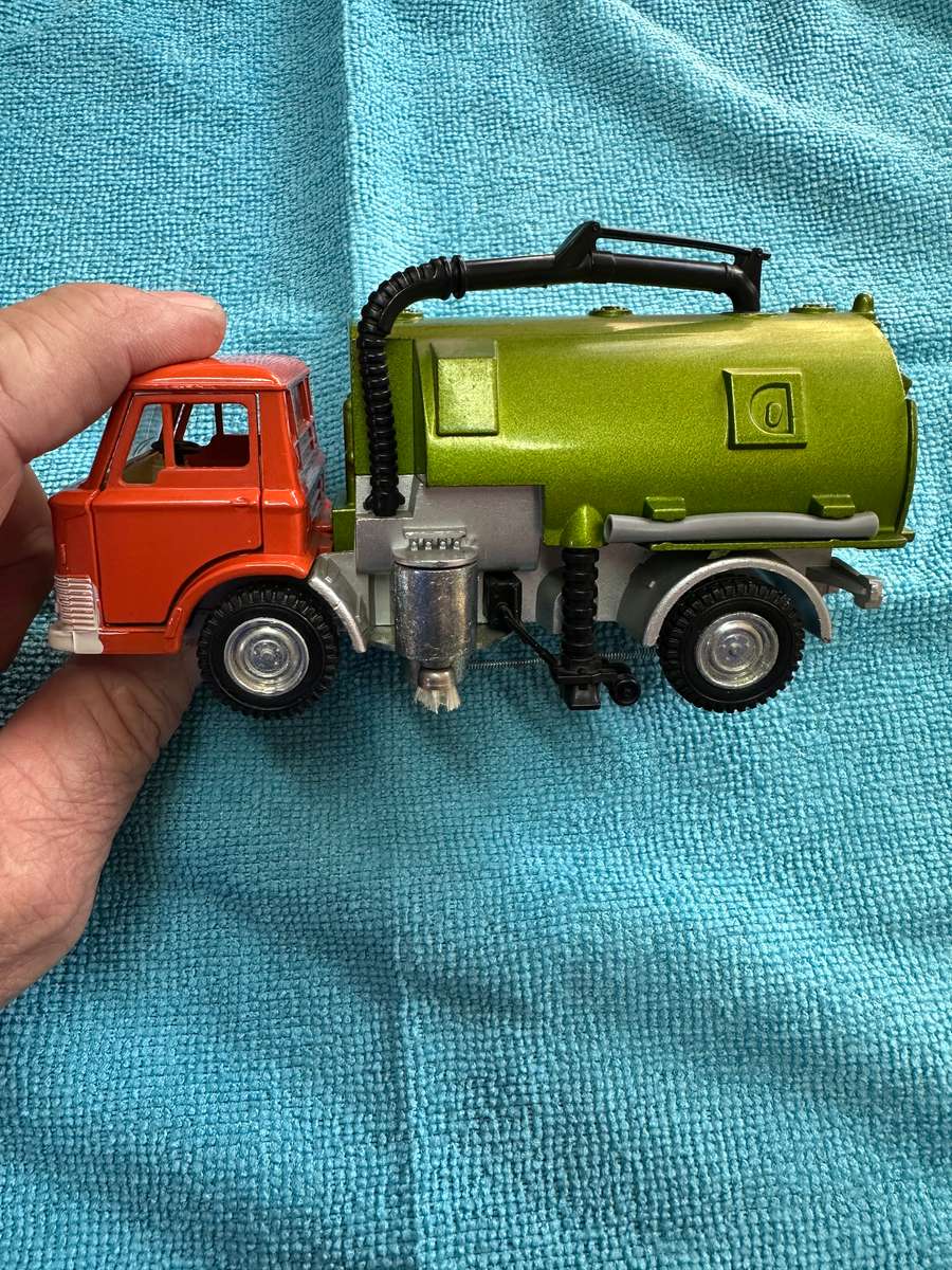 DINKY TOYS