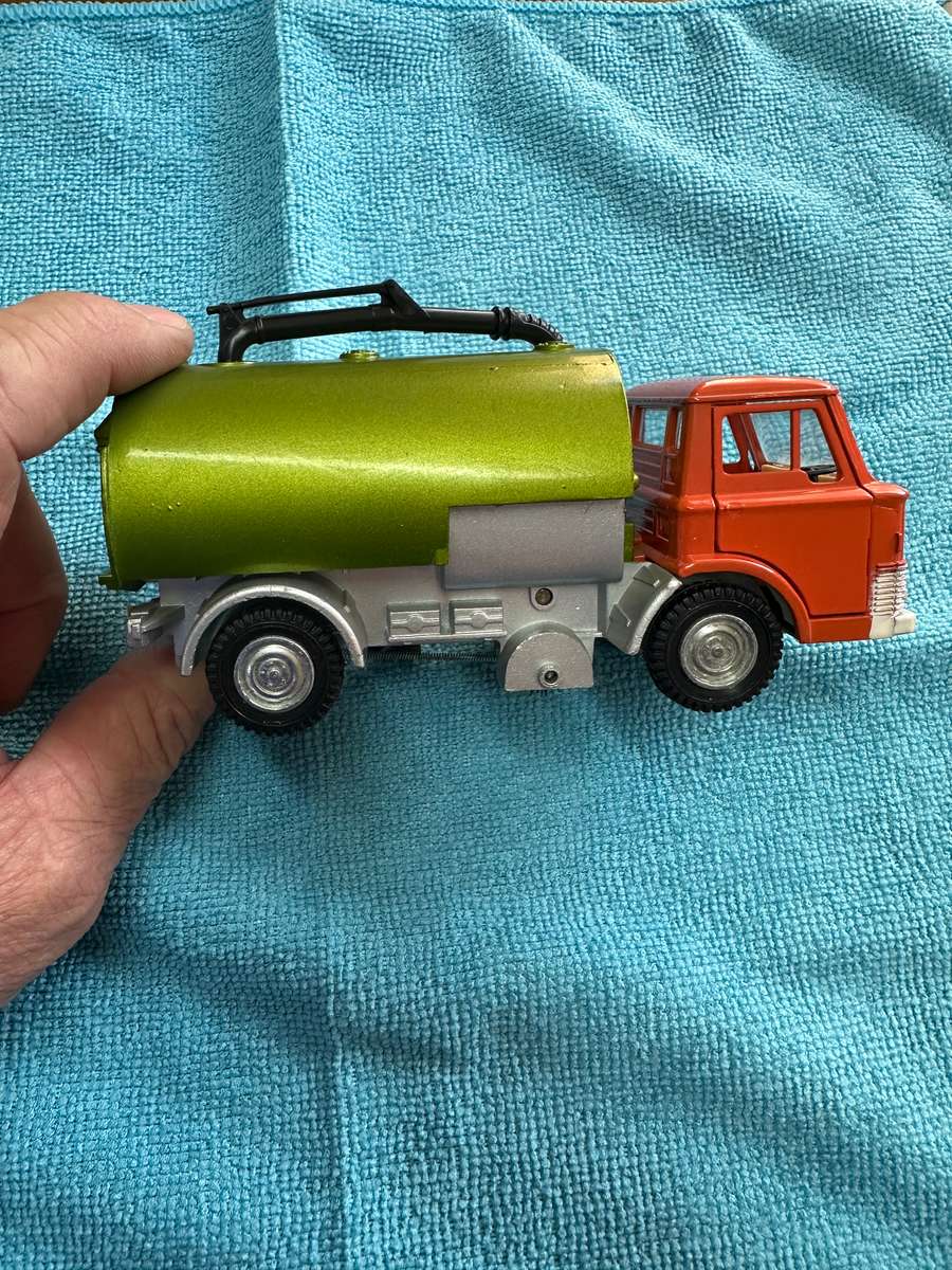 DINKY TOYS