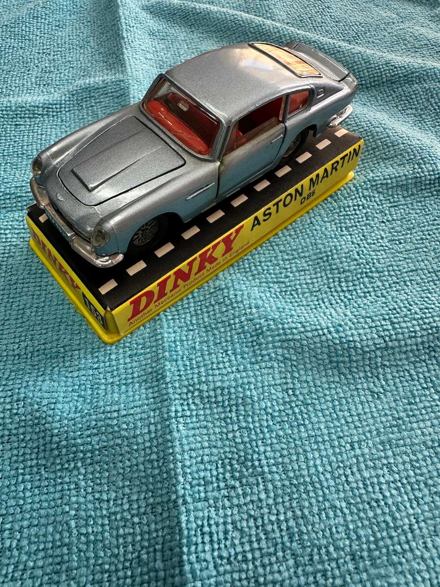 DINKY TOYS