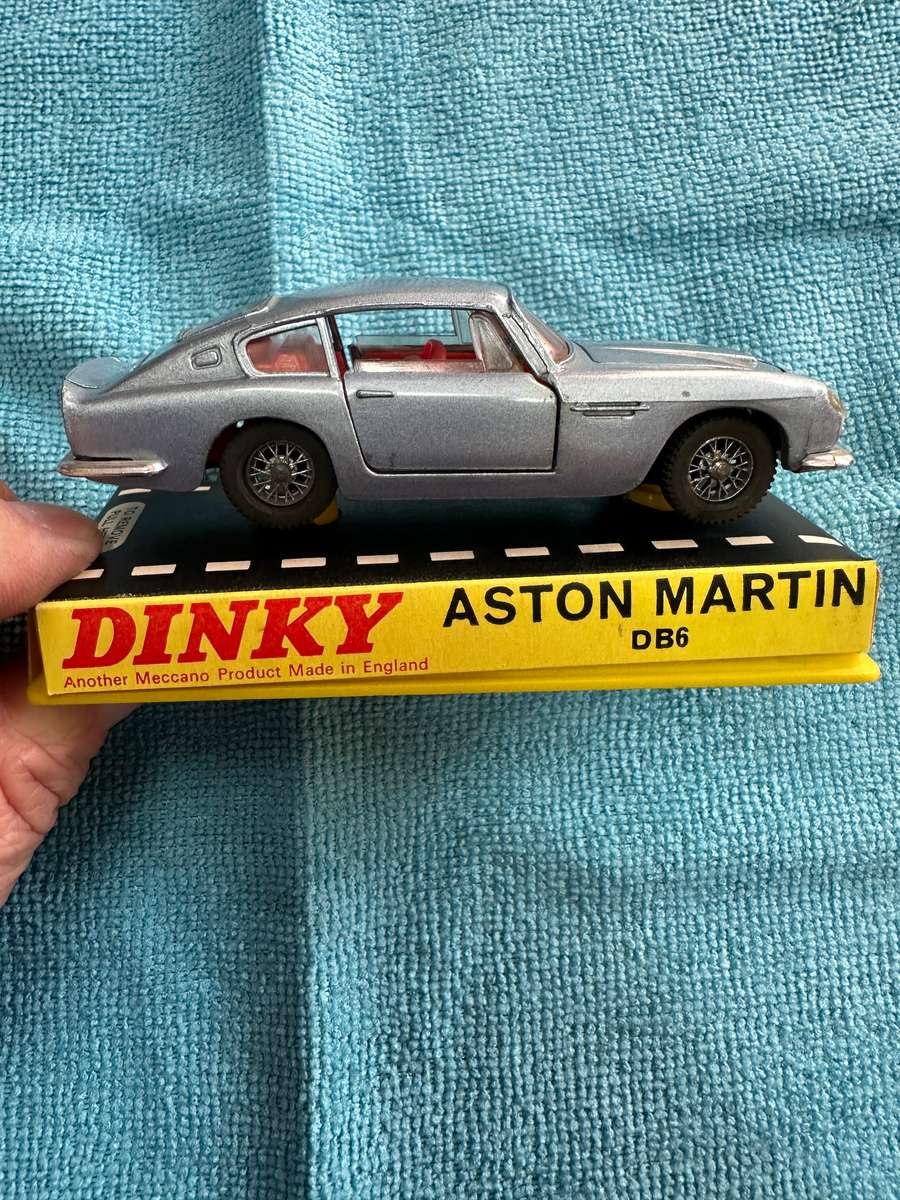 DINKY TOYS
