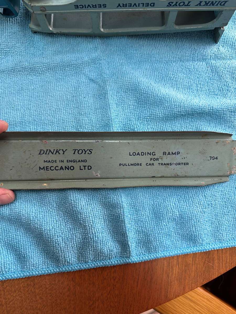 DINKY TOYS