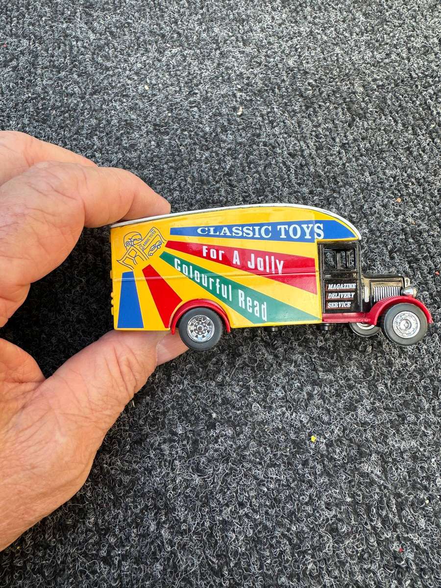 DINKY TOYS