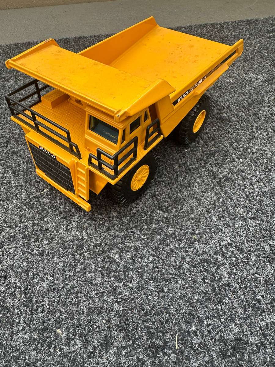 DINKY TOYS
