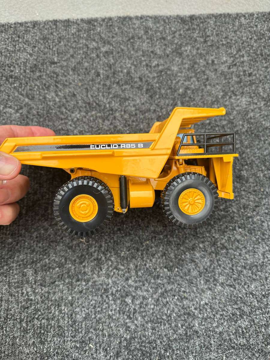 DINKY TOYS