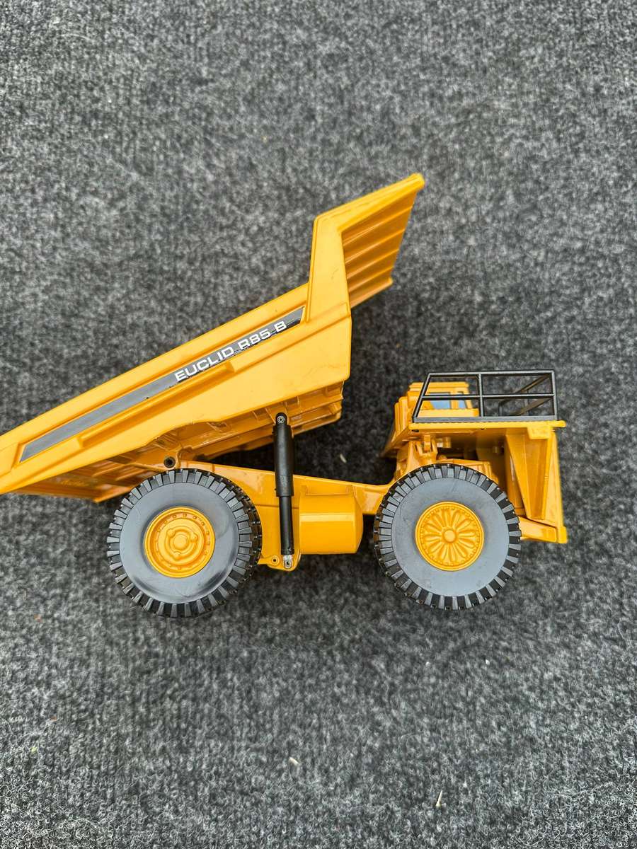 DINKY TOYS