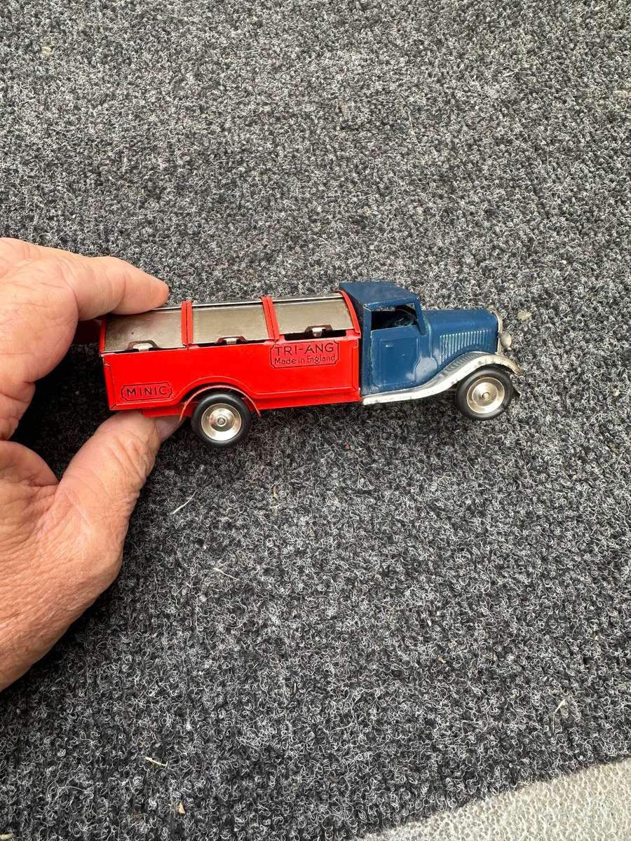 DINKY TOYS
