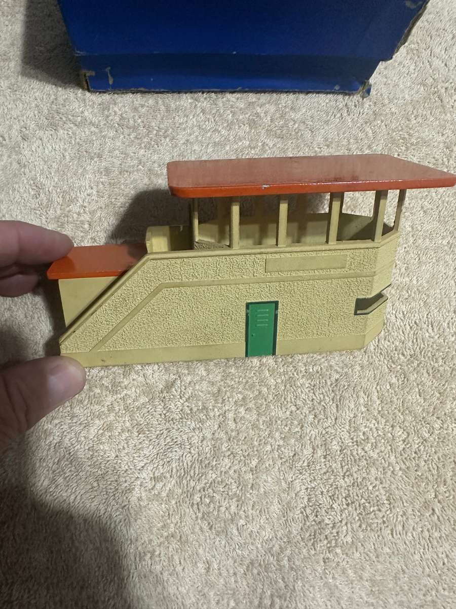 HORNBY DUBLO SIGNAL CABIN