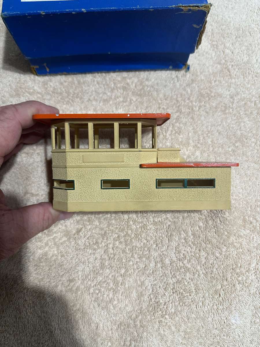 HORNBY DUBLO SIGNAL CABIN