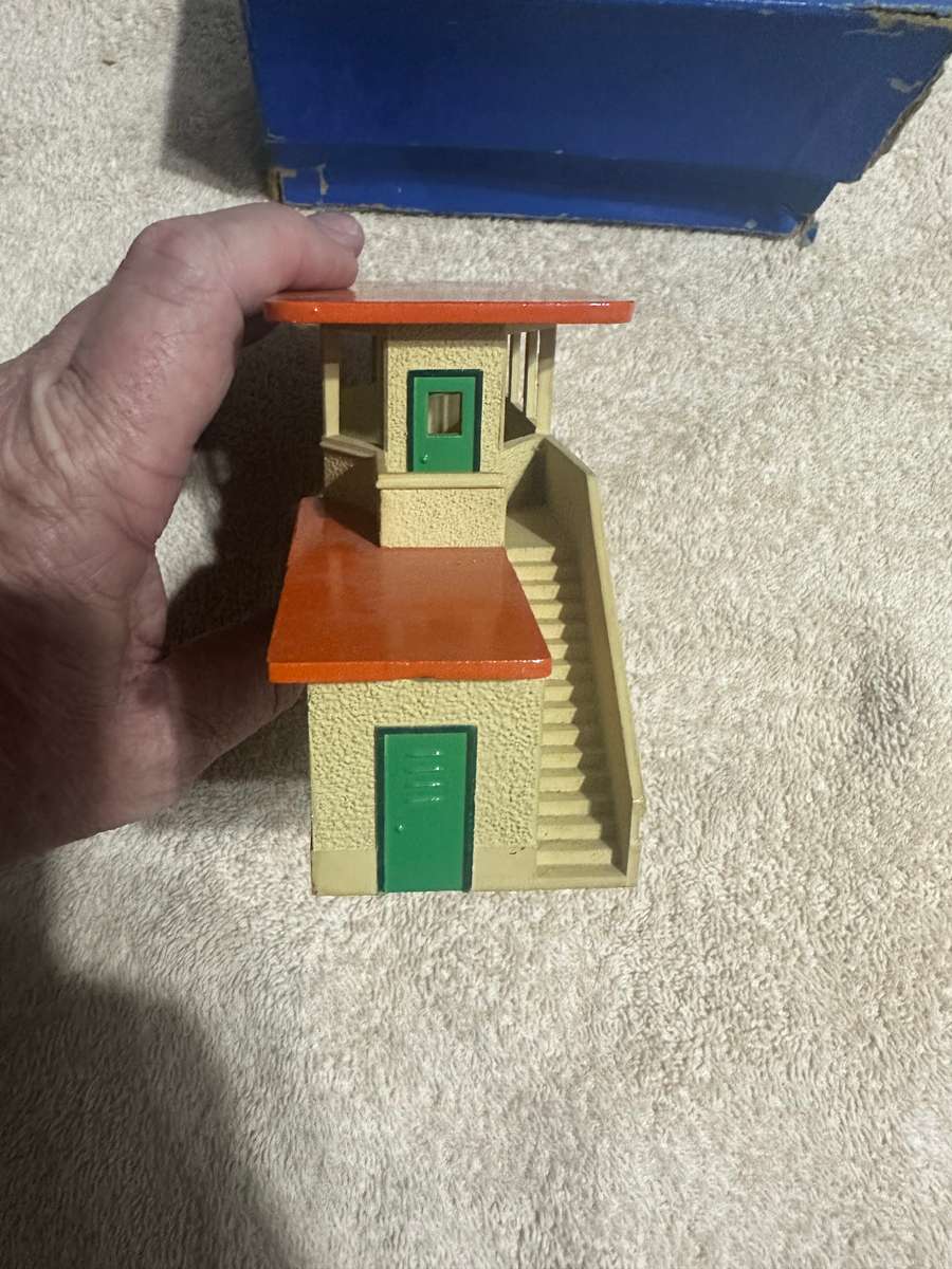 HORNBY DUBLO SIGNAL CABIN