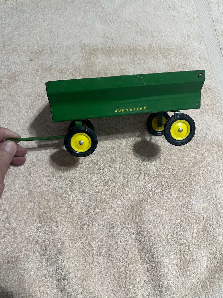 JOHN DEERE WAGON