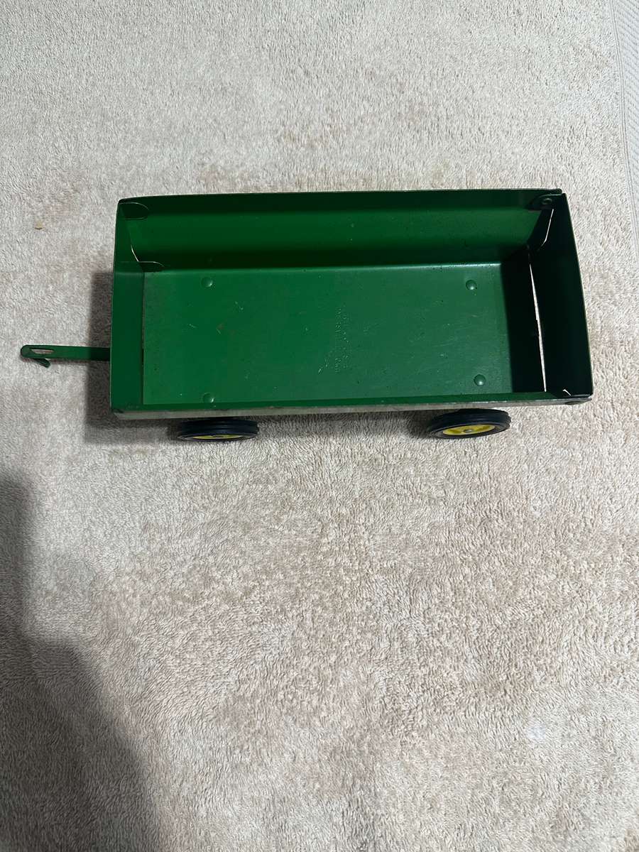 JOHN DEERE WAGON