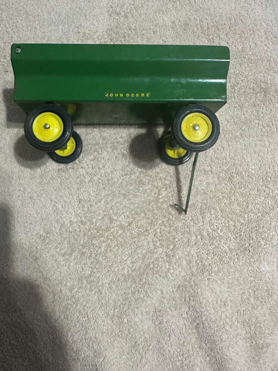 JOHN DEERE WAGON