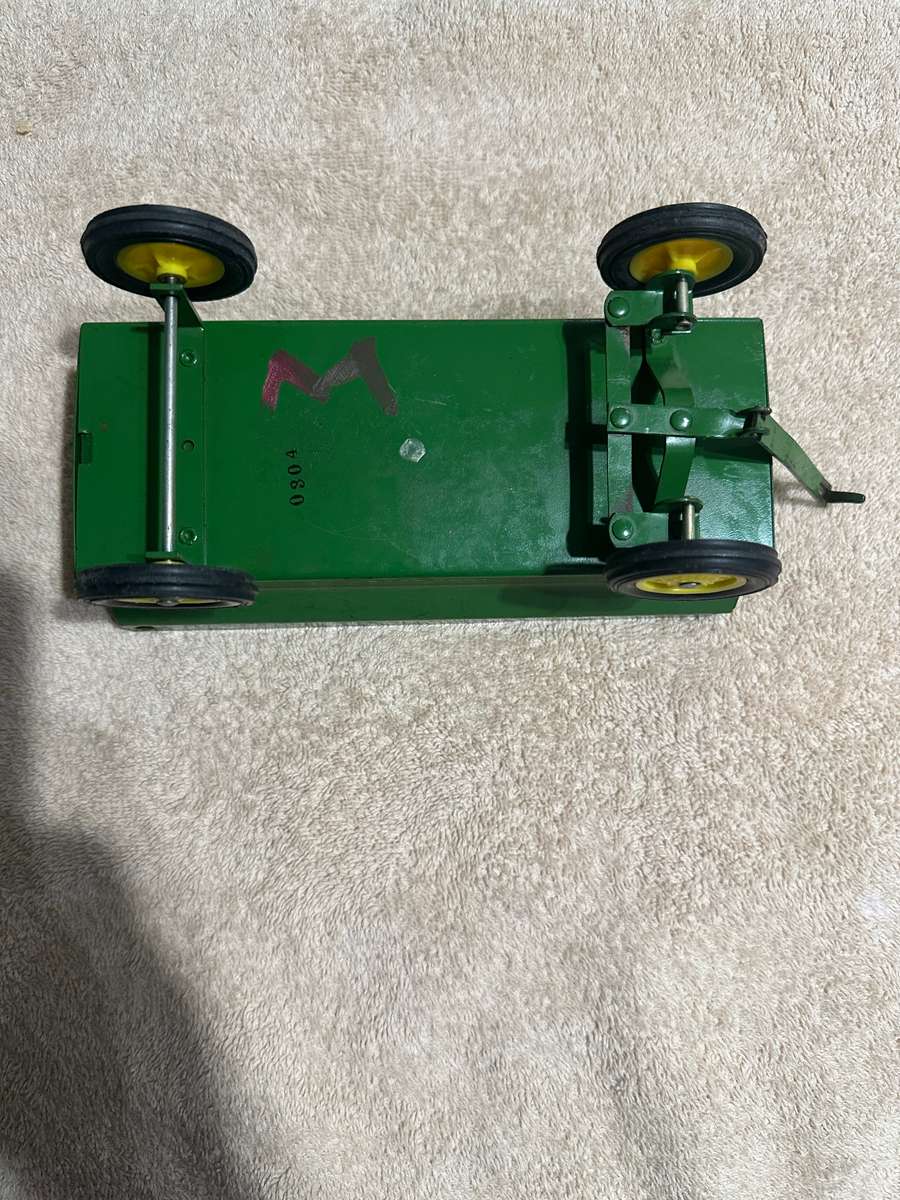 JOHN DEERE WAGON