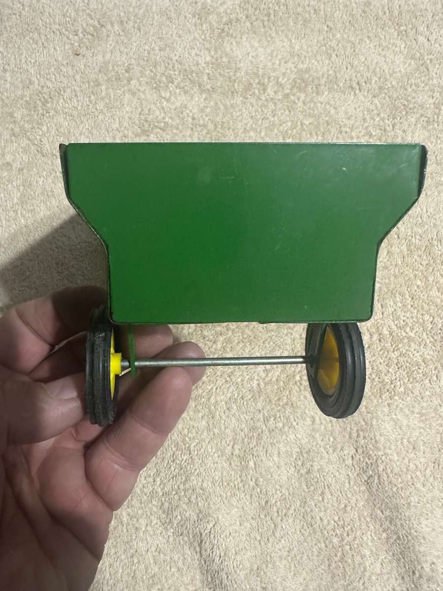 JOHN DEERE WAGON