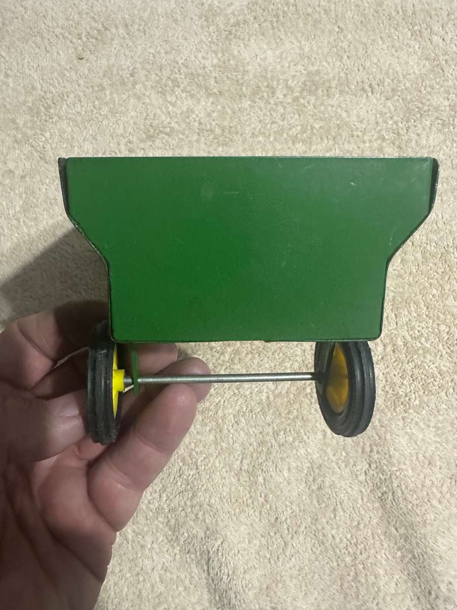 JOHN DEERE WAGON
