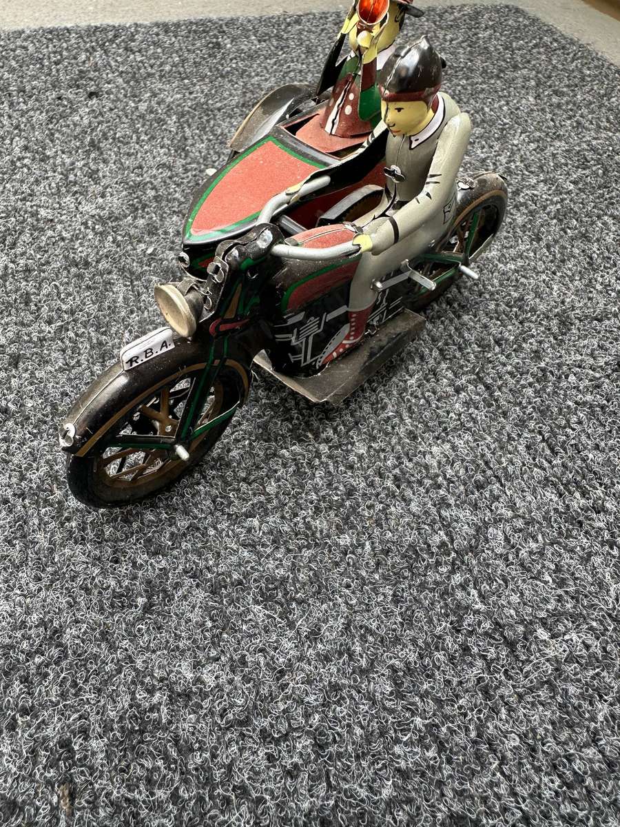 TIN TOYS