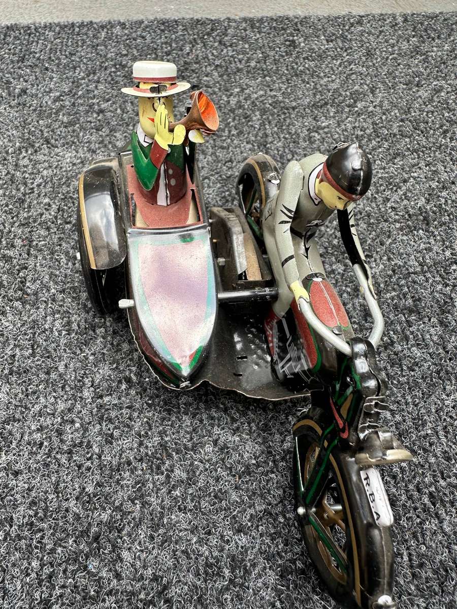 TIN TOYS