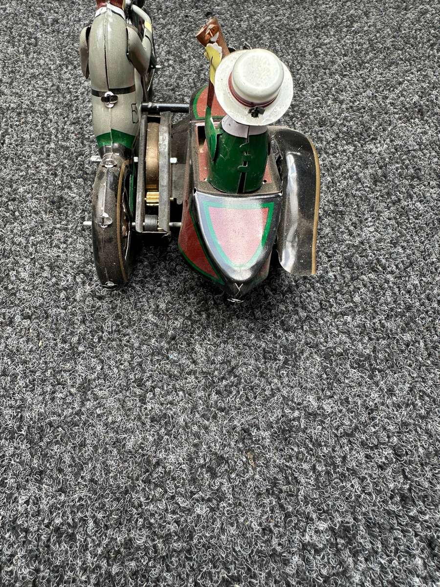 TIN TOYS