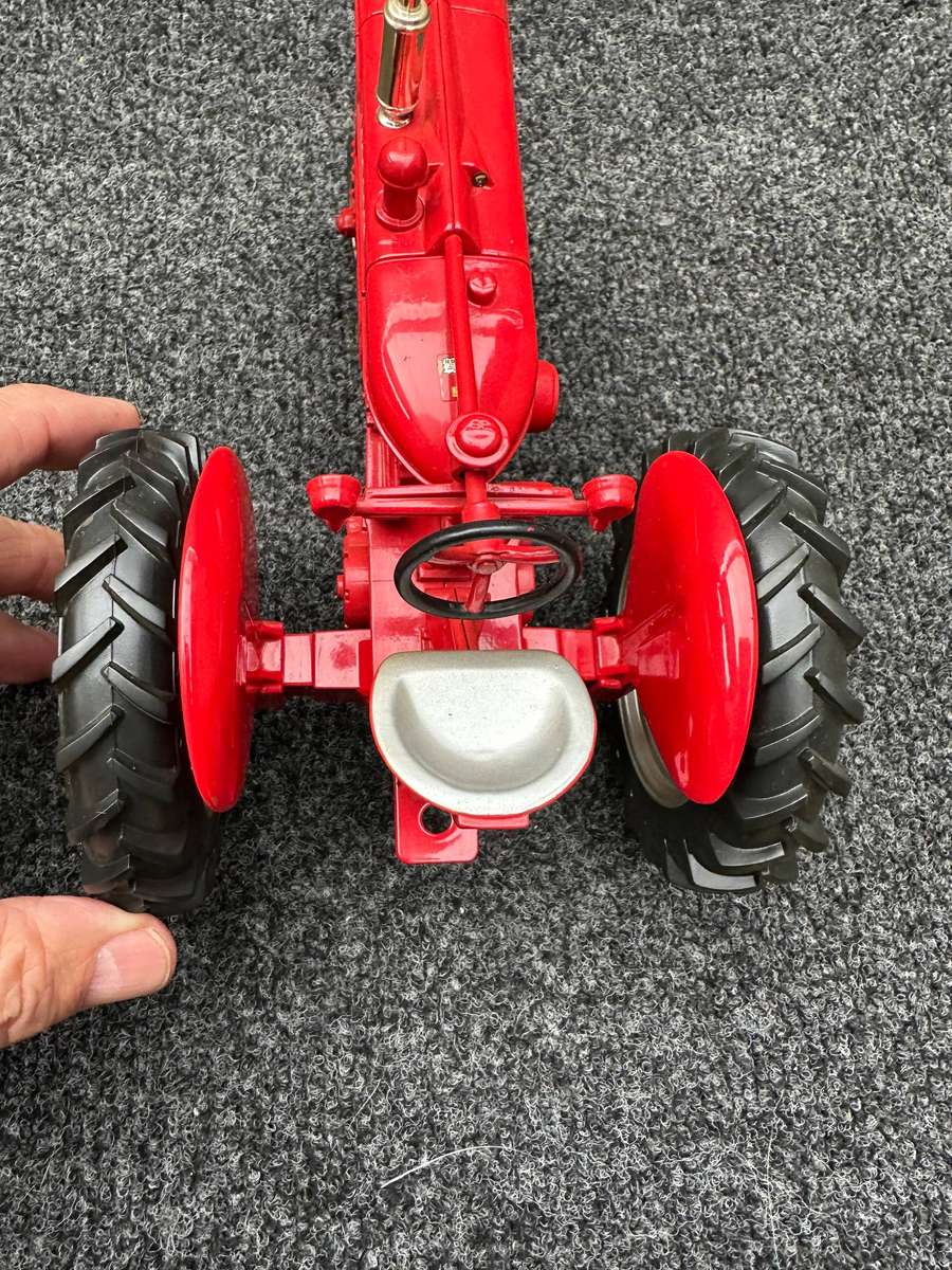 TRACTOR