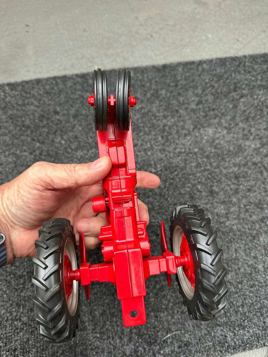 TRACTOR