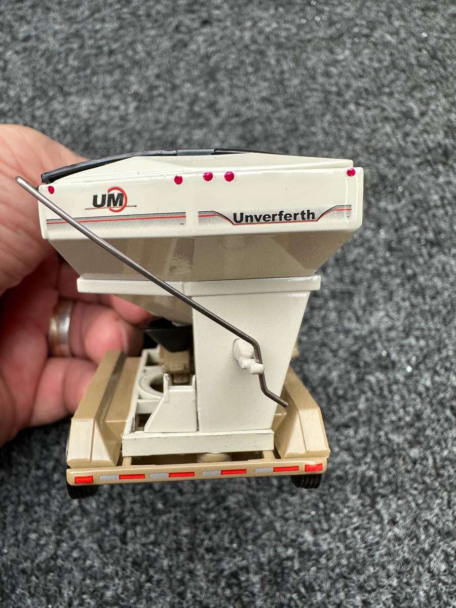 DINKY TOYS