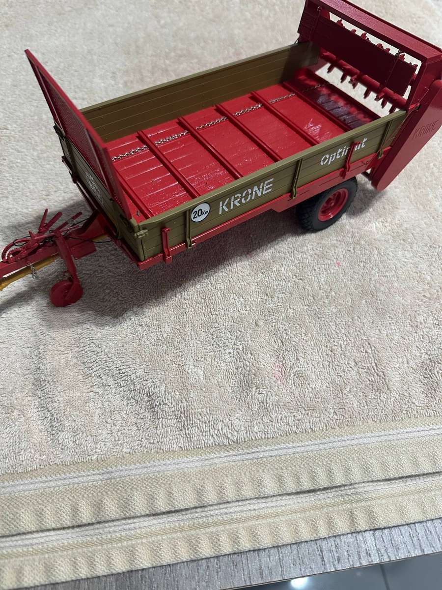 KRONE MANURE SPREADER