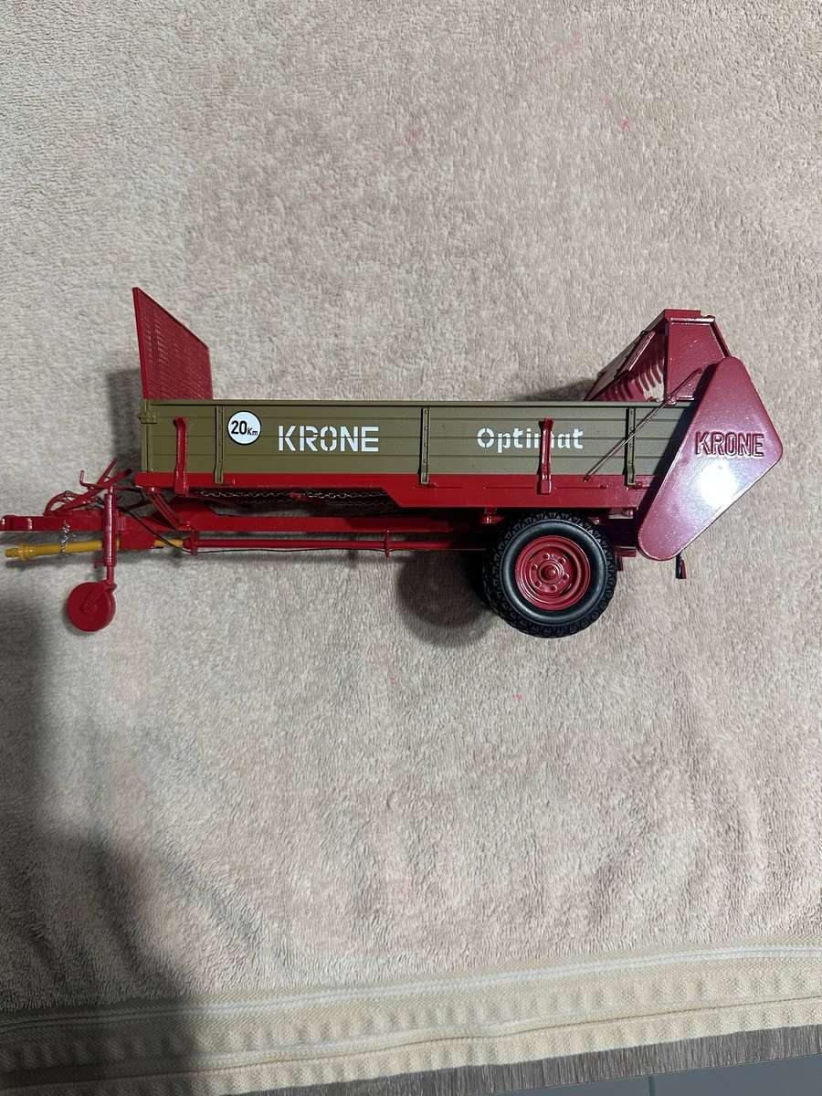 KRONE MANURE SPREADER
