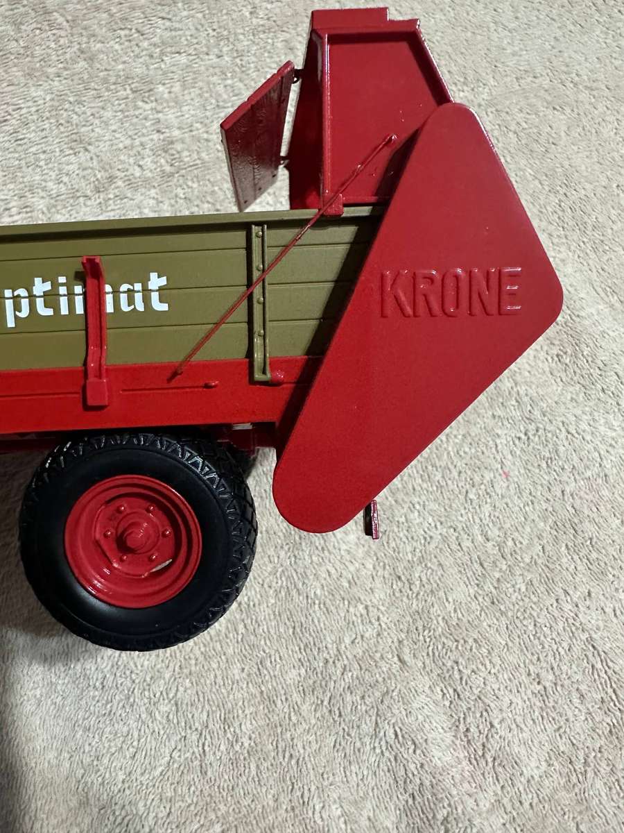 KRONE MANURE SPREADER