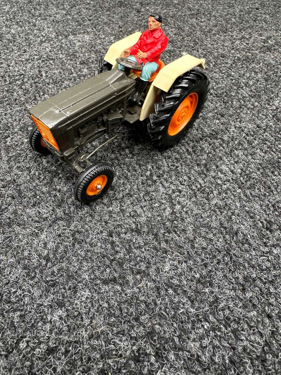 DINKY TOYS