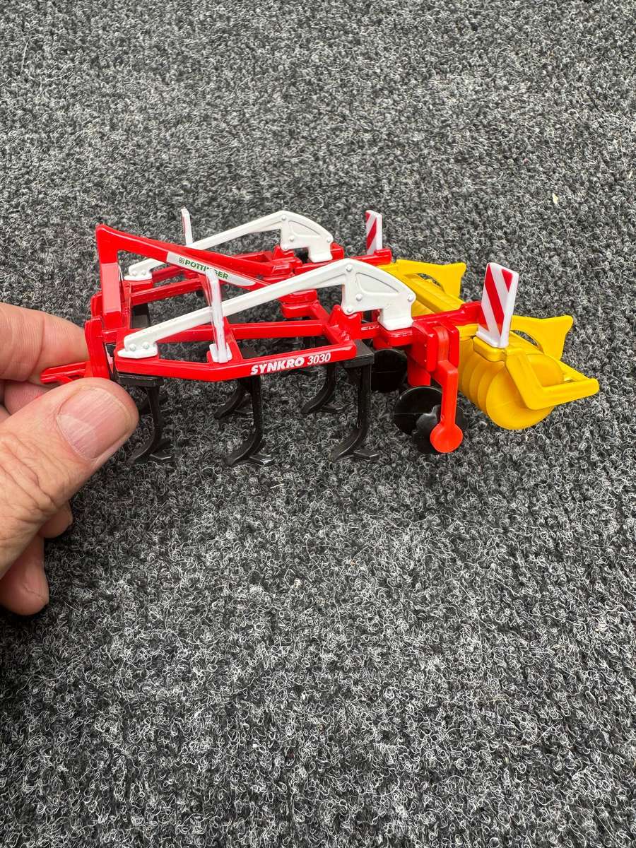 DINKY TOYS
