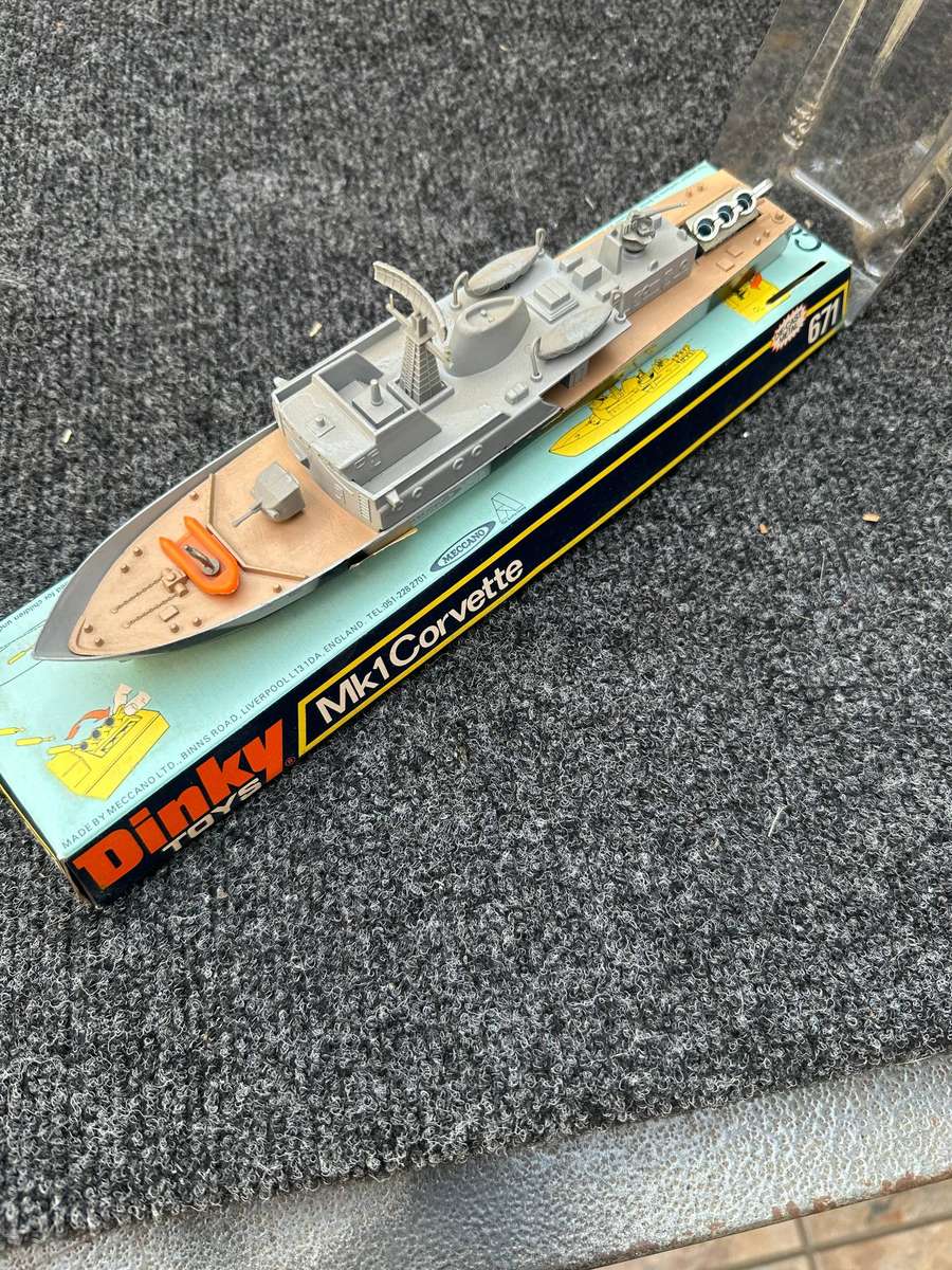 DINKY TOYS
