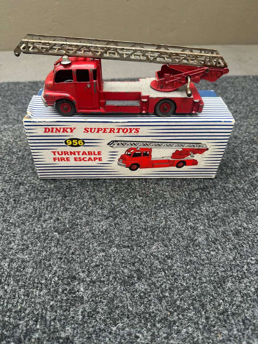 DINKY TOYS