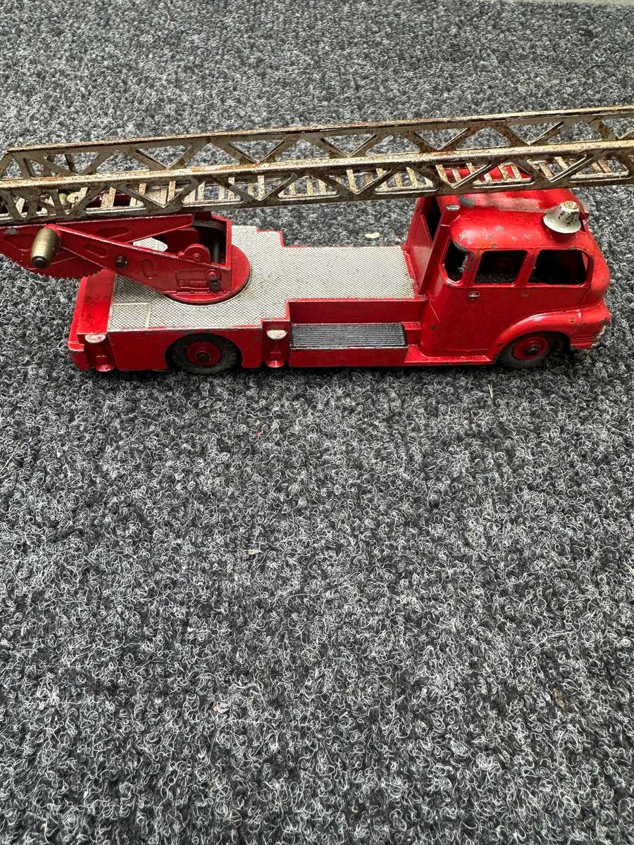 DINKY TOYS