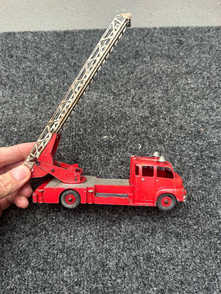 DINKY TOYS