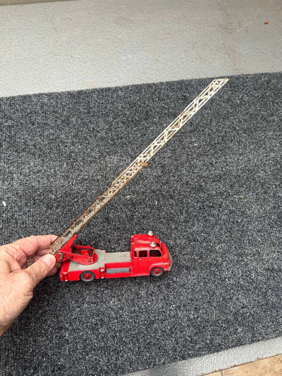 DINKY TOYS