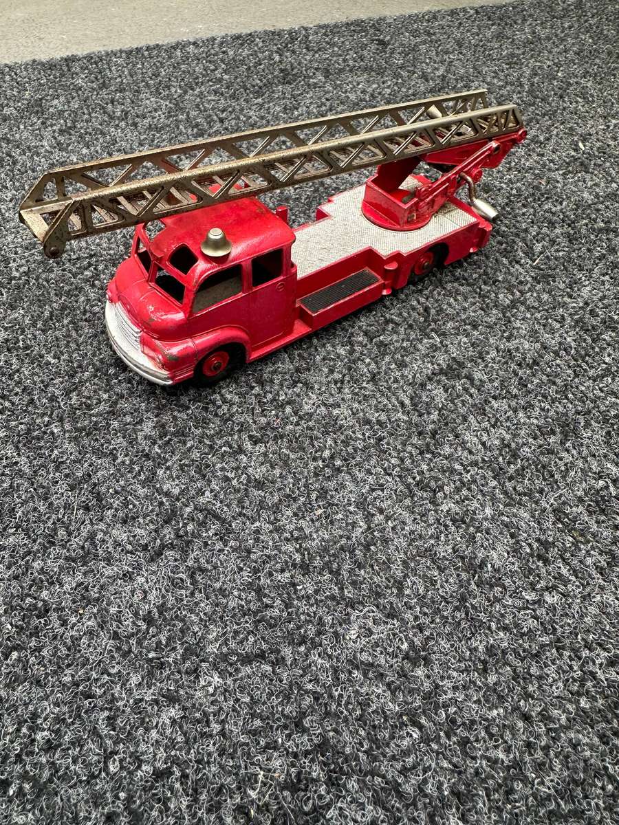 DINKY TOYS