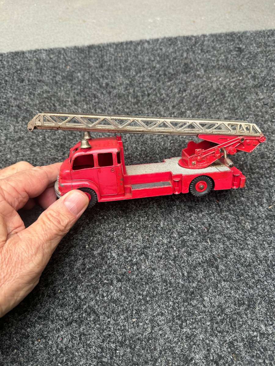 DINKY TOYS