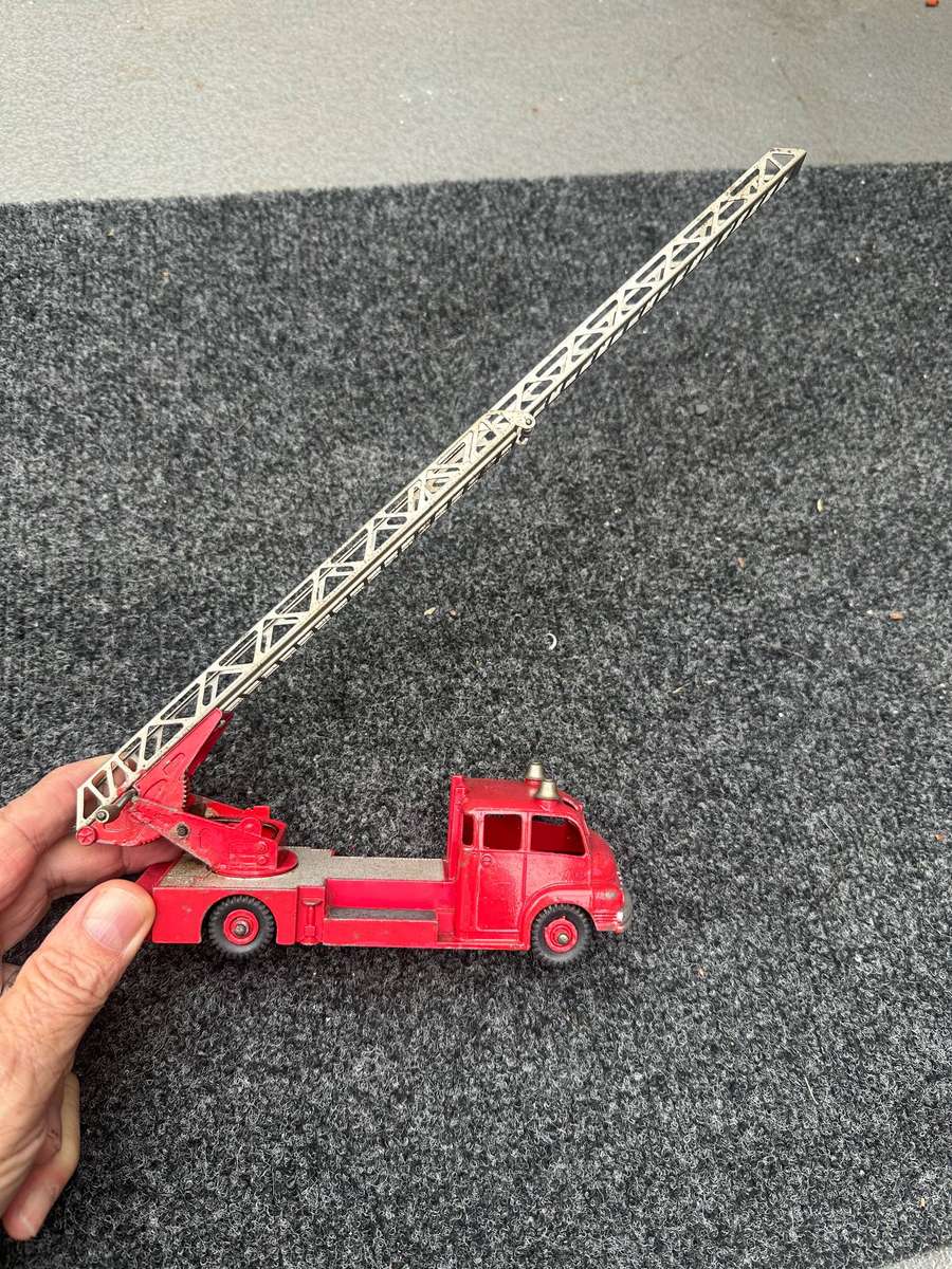 DINKY TOYS