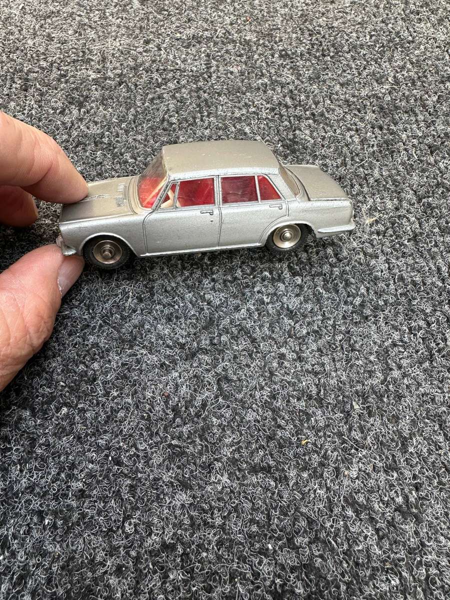 DINKY TOYS