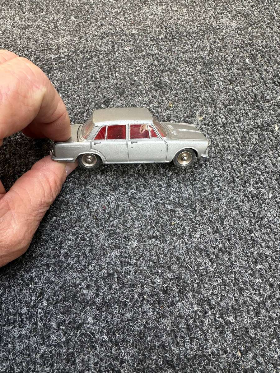 DINKY TOYS