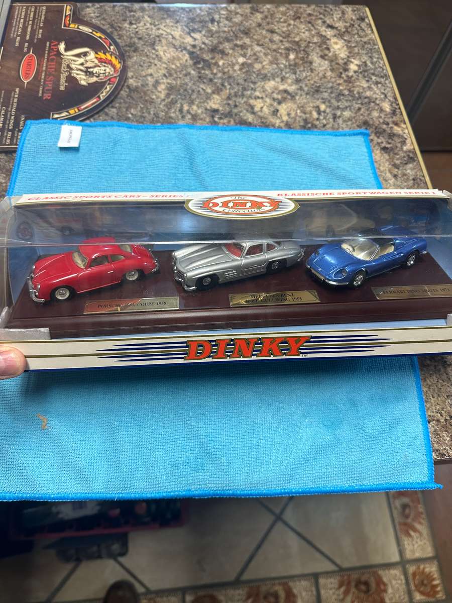 DINKY TOYS