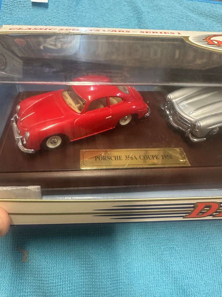DINKY TOYS